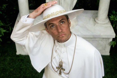 t-jude-law-the-young-pope-hbo